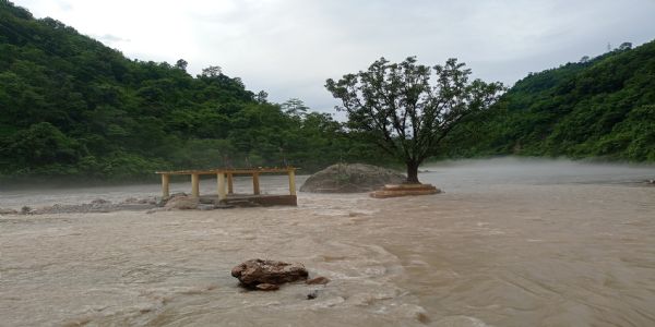नेपाल के कालीगंडकी नदी में भीषण बाढ़, पर्वत के जलजला में करीब दो दर्जन घर बहे