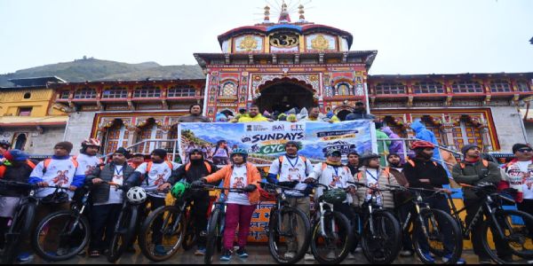 सीमांत फिटनेस का संदेश : बद्रीनाथ धाम से माणा तक साइकिल यात्रा