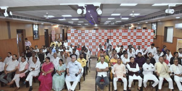 भाजपा प्रदेश कार्यालय में भाजपा नेताओं और कार्यकर्ताओं ने सुनी प्रधानमंत्री की मन की बात