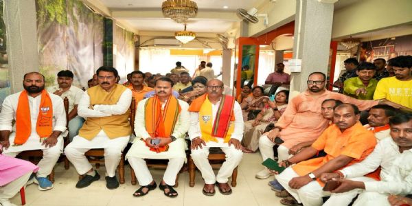 खगड़िया में महेशखूंट उत्तरी मंडल के बूथ संख्या 178 पर भाजपा प्रदेश अध्यक्ष ने कार्यकर्ताओं के साथ सुनी ‘मन की बात’