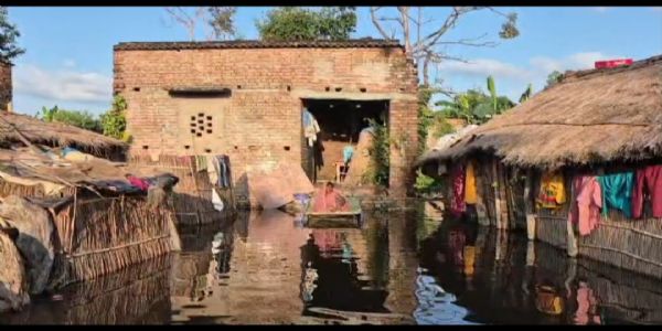 कुशीनगर के गांवों में घुसा बाढ़ का पानी, 1400 परिवार प्रभावित