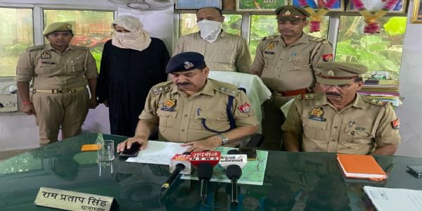 ग्राम समाज की भूमि के फर्जीवाड़े में मां बेटा गिरफ्तार ,एक फरार