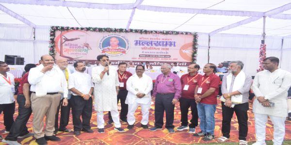 झांसी में गूंजा मल्लखंब का शौर्य, 14 राज्यों के 400 से अधिक खिलाड़ी जुटे