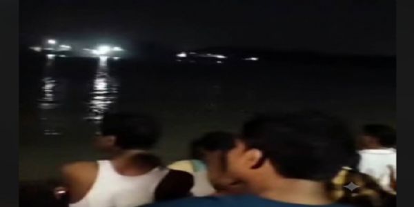 हल्दी नदी में 15 यात्रियों से भरी नाव पलटी, यात्री किनारे पहुंचे