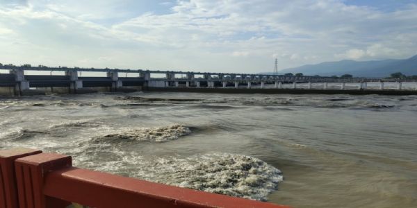 नारायणी में उफान से कुशीनगर में बाढ़ का खतरा, दियारा के कई गांवों में बढ़ी चिंता