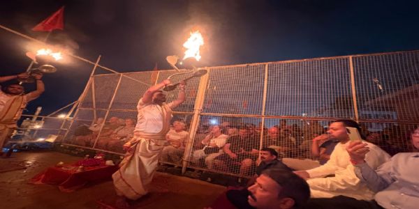 बिहार के स्वास्थ्य मंत्री निशांत कुमार काशी में, दशाश्वमेधघाट पर गंगा आरती में हुए शामिल