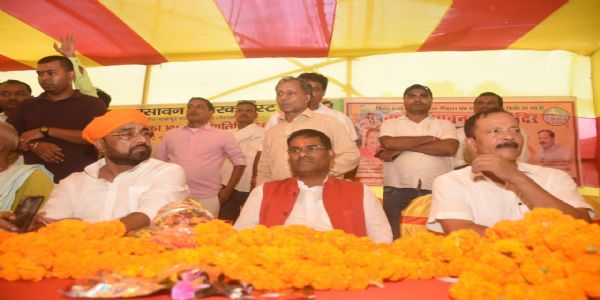 बाबा बसावन की भक्ति में रंगे कला-संस्कृति मंत्री डॉ. प्रमोद कुमार, मनोरियों संग जमकर झूमे