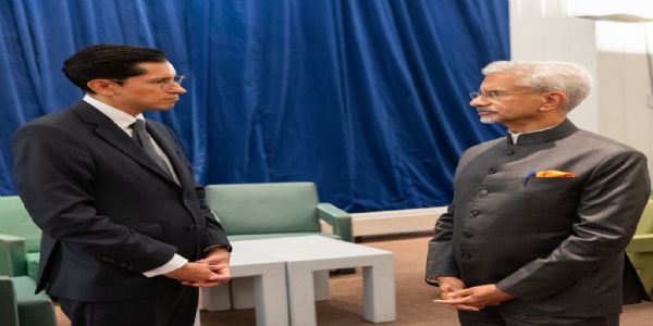 मैक्सिको के विदेशमंत्री रॉबर्टो वेलास्को अल्वारेज से मुलाकात के दौरान भारत के विदेशमंत्री जयशंकर। फोटो - @ जयशंकर मैक्सिको के विदेशमंत्री रॉबर्टो वेलास्को अल्वारेज से मुलाकात के दौरान भारत के विदेशमंत्री जयशंकर। फोटो - @ जयशंकर