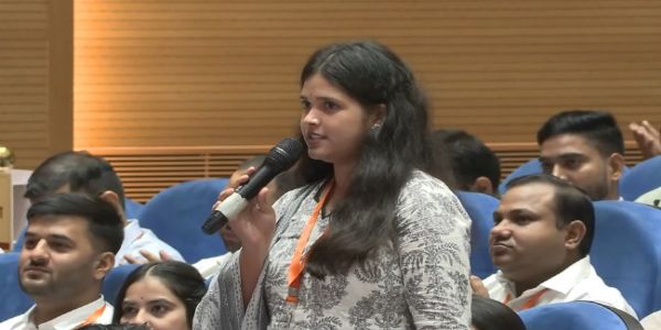 मुख्यमंत्री याेगी से मिला नियुक्ति पत्र तो अपनी कहानी बताते हुए रुंधा युवाओं का गला