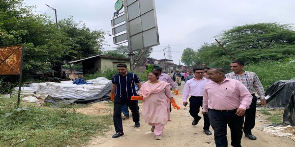स्थायी समिति अध्यक्ष सत्या शर्मा ने लोहा पुल क्षेत्र में चलाया विशेष स्वच्छता अभियान