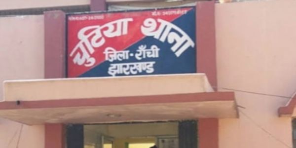 दिनदहाड़े बंद फ्लैट में चोरी, 35 लाख से अधिक के जेवरात और नकदी लेकर चोर फरार
