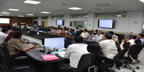 कैथल: धुंध से पहले सड़कों पर सफेद पट्टी व साइन बोर्ड दुरुस्त करने की कवायद शुरू