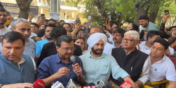 केजरीवाल ने प्रवेश वर्मा के इस्तीफे की मांग की, कहा युवक को थप्पड़ मारना गलत