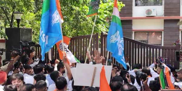 सीईसी ज्ञानेश कुमार के इस्तीफे की मांग को लेकर रांची में कांग्रेस का प्रदर्शन, निर्वाचन आयोग कार्यालय का घेराव