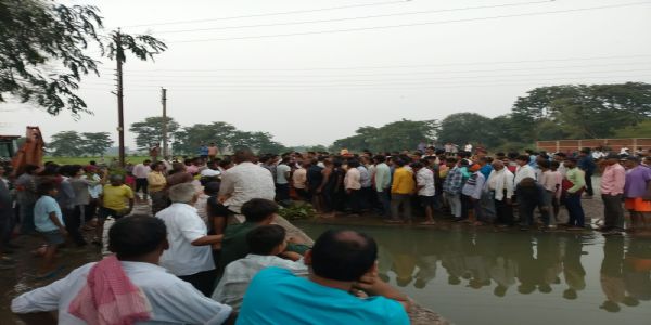 सात साल का मासूम नाले में गिरा, पाइप में फंसे होने की आशंका