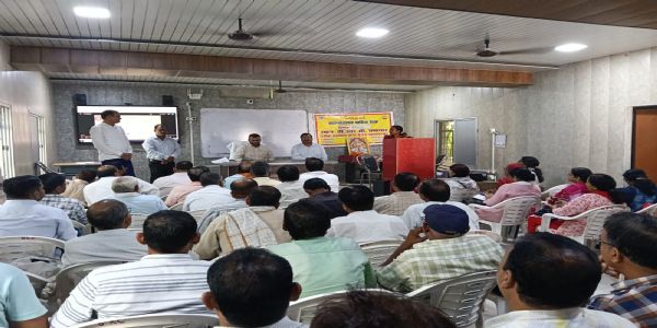 शैक्षिक गुणवत्ता, डिजिटल उपस्थिति और शत-प्रतिशत नामांकन करें : बीएसए
