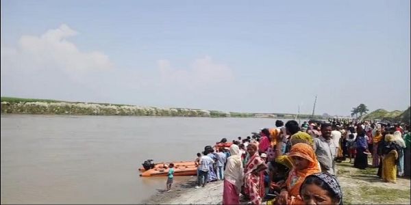 (अपडेट) असम : लाहरीघाट नाव हादसा, पानी में डूबे दो लोगों की तलाश जारी