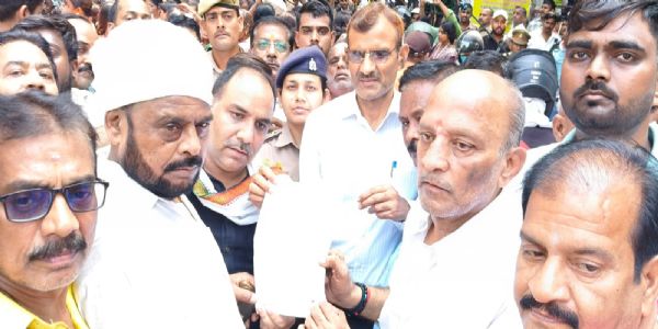 वाराणसी लोकसभा चुनाव निरस्त कर पुनः चुनाव कराने की मांग, कांग्रेस ने किया प्रदर्शन
