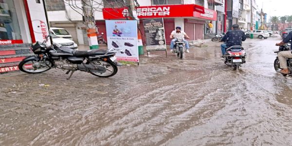 जींद : बारिश से पांच डिग्री लुढ़का तापमान, ठंडक का अहसास, उमस से मिली राहत