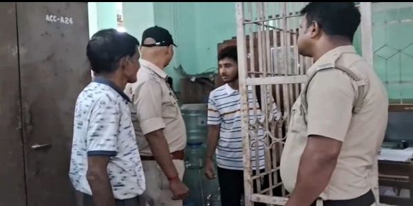 कॉलेज में छात्र ने खुद पर केरोसिन डालकर जताया विरोध, जांच में जुटी पुलिस