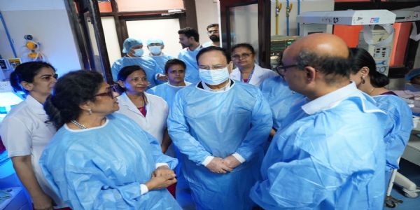 जेपी नड्डा ने की लेडी हार्डिंग मेडिकल कॉलेज और संबद्ध अस्पतालों की समीक्षा
