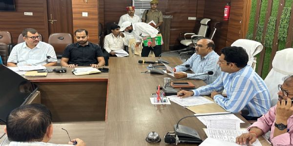 वाराणसी खंड स्नातक-शिक्षक एमएलसी चुनाव की तैयारियां तेज, जौनपुर में 61,953 मतदाता करेंगे मतदान