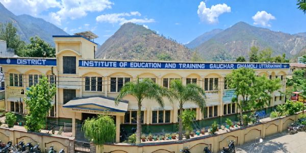 सीमित साधन, बड़े सपने... चमोली के सरकारी स्कूलों की नई कहानी