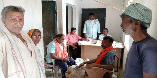 किसानों के घर पहुंच रहा प्रशासन, लंबित एग्रीस्टैक पंजीयन और बकेट क्लेम के निराकरण में तेजी
