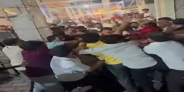 भंडारे में गाड़ी निकालने पर विवाद, पूर्व उपसभापति ने पिस्टल अड़ाकर धमकाने का लगाया आरोप