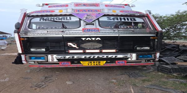 लखनपुर में गोवंश तस्करी प्रयास विफल, 15 गोवंश मुक्त, ट्रक चालक गिरफ्तार