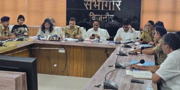चुनाव और त्योहारों को लेकर प्रशासन अलर्ट , जिलाधिकारी-एसपी ने सुरक्षा तैयारी को लेकर की समीक्षा