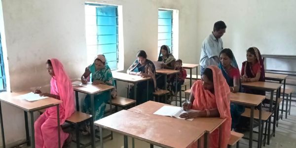 साक्षरता मूल्यांकन महापरीक्षा में जिले के सभी 6,984 शिक्षार्थी हुए शामिल
