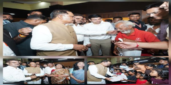 मुख्यमंत्री ने पूरी तरह से ढहे मकान के 10 बाढ़ पीड़ितों को 13 लाख के चेक प्रदान किए