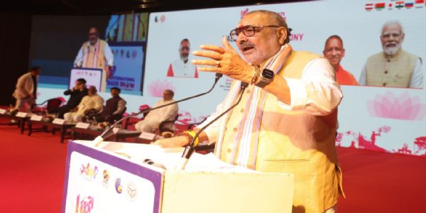 कांग्रेस सपा का गठबंधन, ठग बंधन : गिरिराज सिंह