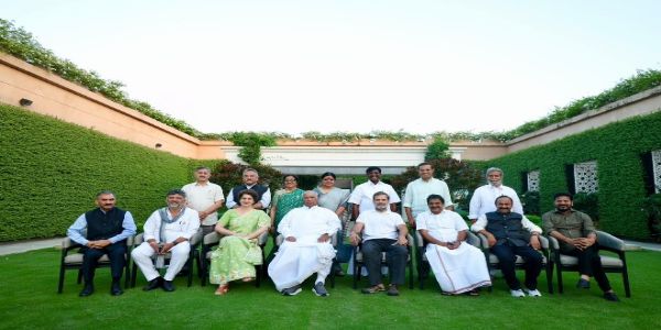 मल्लिकार्जुन खरगे और राहुल गांधी ने कांग्रेस शासित राज्यों के मुख्यमंत्रियों के साथ शिक्षा नीति पर की बैठक