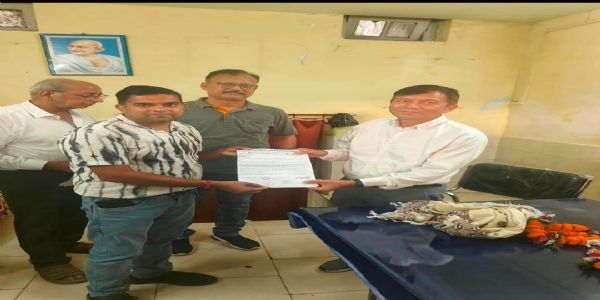 यात्री सुविधाओं को लेकर सिविल सोसायटी ने डीआरएम को सौंपा ज्ञापन