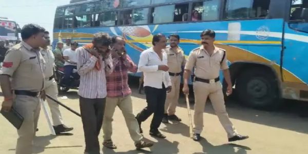 आगरमालवा में सट्टा कारोबार से जुड़े तीन लोगों का पुलिस ने निकाला जुलूस