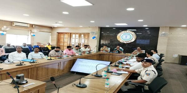 सड़क सुरक्षा पर प्रशासन सख्त, अवैध पार्किंग और अतिक्रमण पर होगी कार्रवाई