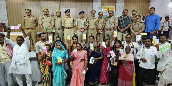 जौनपुर पुलिस ने 201 गुमशुदा मोबाइल बरामद किए