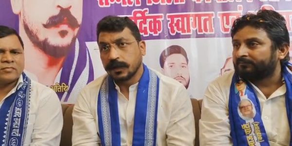 हम गठबंधन के लिए किसी के घर के चक्कर नहीं लगा रहे हैं,जनता के बीच जा रहे : चंद्रशेखर
