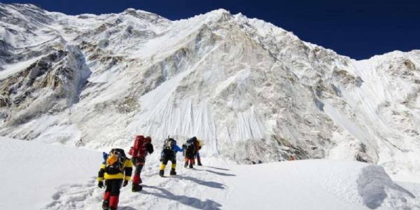 नेपाल में 637 पर्वतारोहियों को 18 पर्वतों पर चढ़ाई की अनुमति