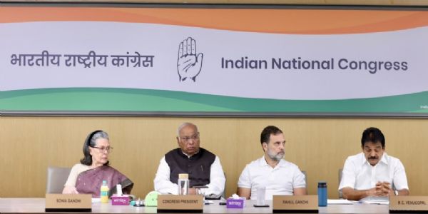 सीडब्ल्यूसी ने एसआईआर पर उठाए सवाल, मुख्य चुनाव आयुक्त के इस्तीफे और प्रक्रिया निलंबित करने की मांग