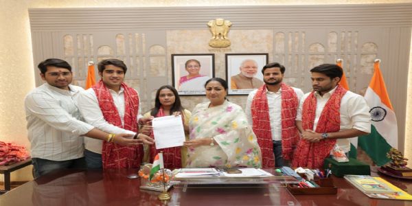 अभाविप ने मुख्यमंत्री को सौंपा ज्ञापन, डीयू में छात्राओं की सुरक्षा सुनिश्चित करने की मांग