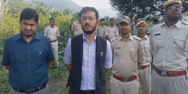 दलमा इको-सेंसिटिव जोन में अवैध खनन कर रहा क्रशर मशीन सील