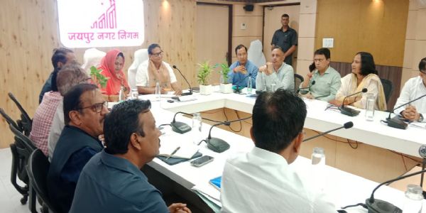 महापौर सुनील कोठारी ने ली नगर निगम अधिकारियों की पहली बैठक