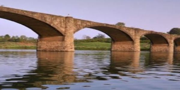 जबलपुर : तिलवारा घाट पर युवती ने उफनती नर्मदा में लगाई छलांग, तलाश जारी