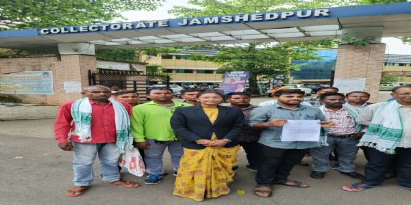 सड़क और पुल की बदहाली से ग्रामीण परेशान, उपायुक्त से स्थायी समाधान की मांग