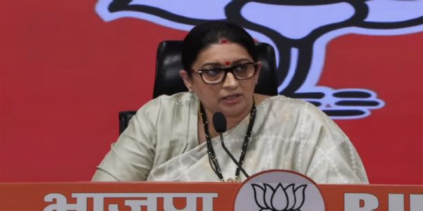चुनाव आयोग पर कांग्रेस के सवालों को लेकर स्मृति ईरानी का पलटवार, बोलीं- हार की समीक्षा के बजाय आयोग पर उठा रहे सवाल