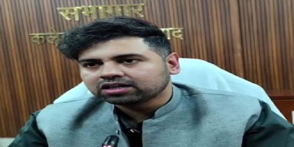 पेंशनरों को कोषागार में व्यक्तिगत रूप से उपस्थित होने की आवश्यकता नहीं : जिलाधिकारी