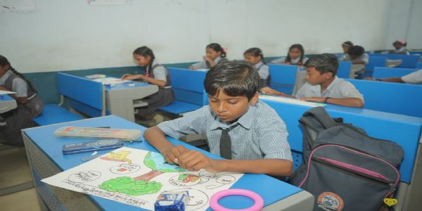 मेरे सपनों का भारत: कोरबा में भाषण और चित्रकला प्रतियोगिता में विद्यार्थियों ने दिखाई रचनात्मकता